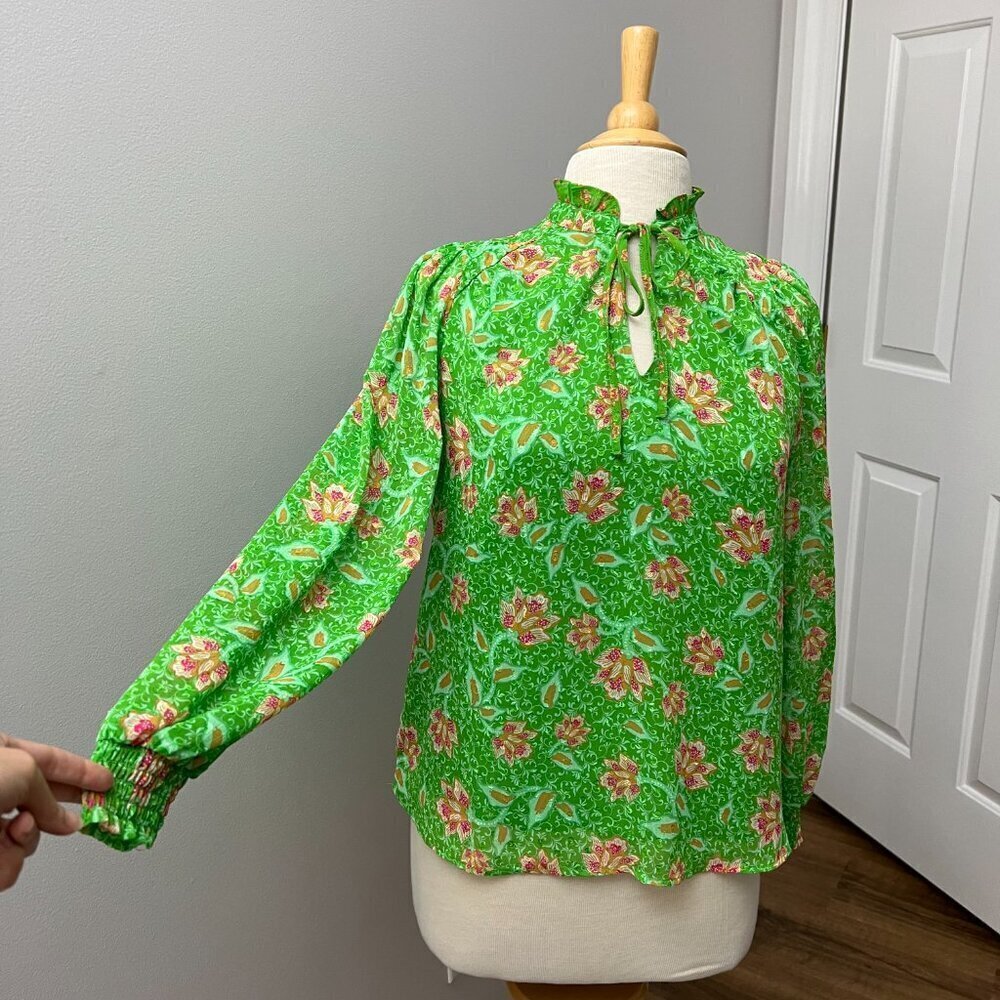Joie Vibrant Green Floral Blouse Top Shirt Tie Front Smocked Ruffle Neck Sz XS
